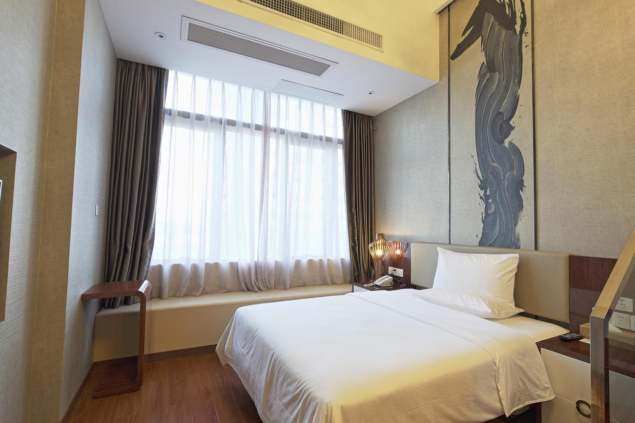 Days Inn South Guangzhou Raiway Station Екстериор снимка